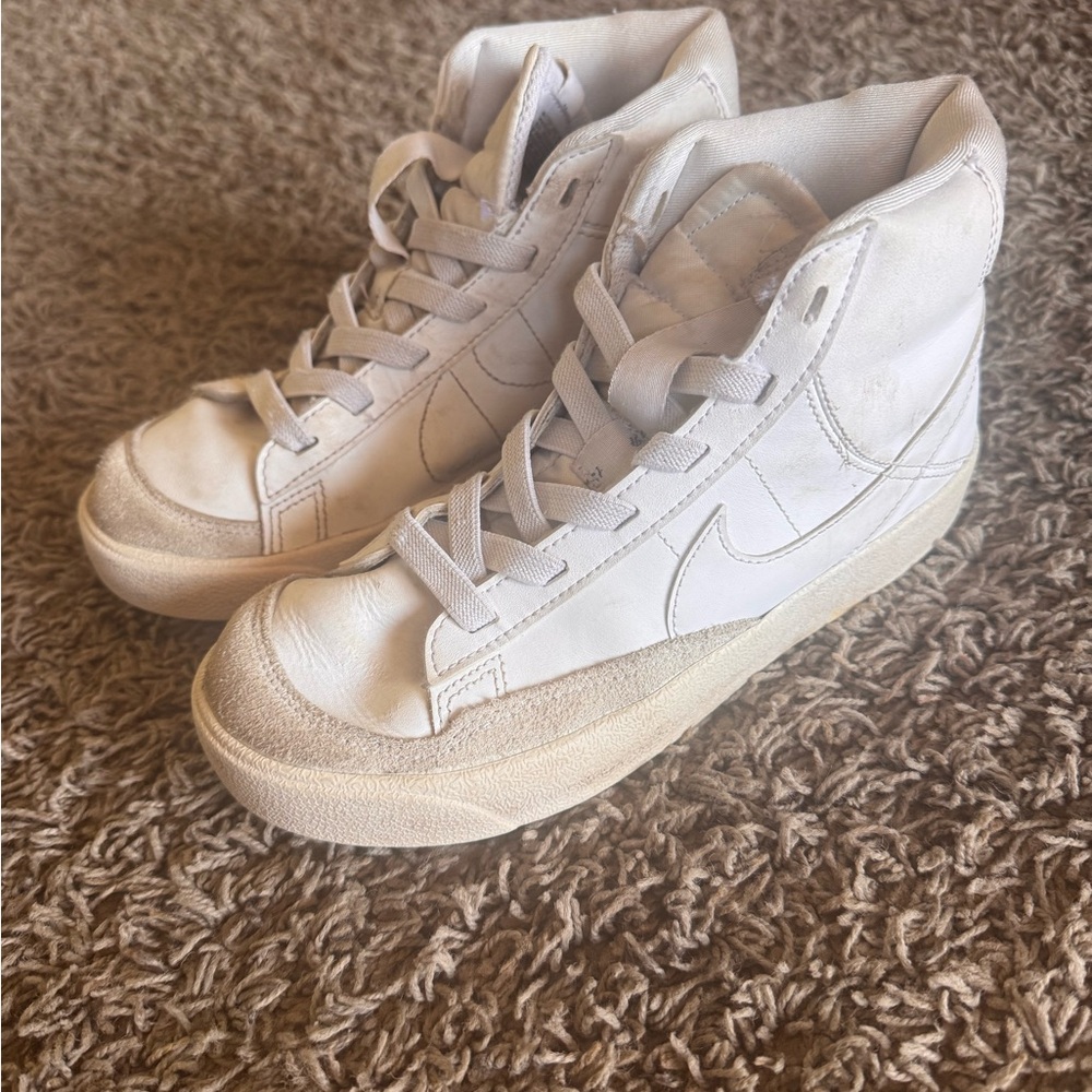 Nike White High-Top Sneakers Classic Design